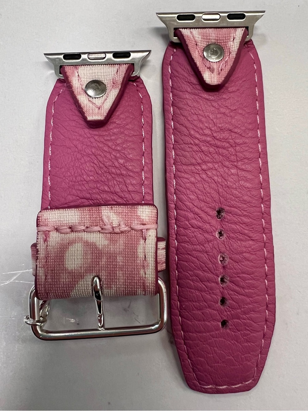 Dior Pink Spark*l band for Apple Watch
Small apple adapters - Picture 4 of 4